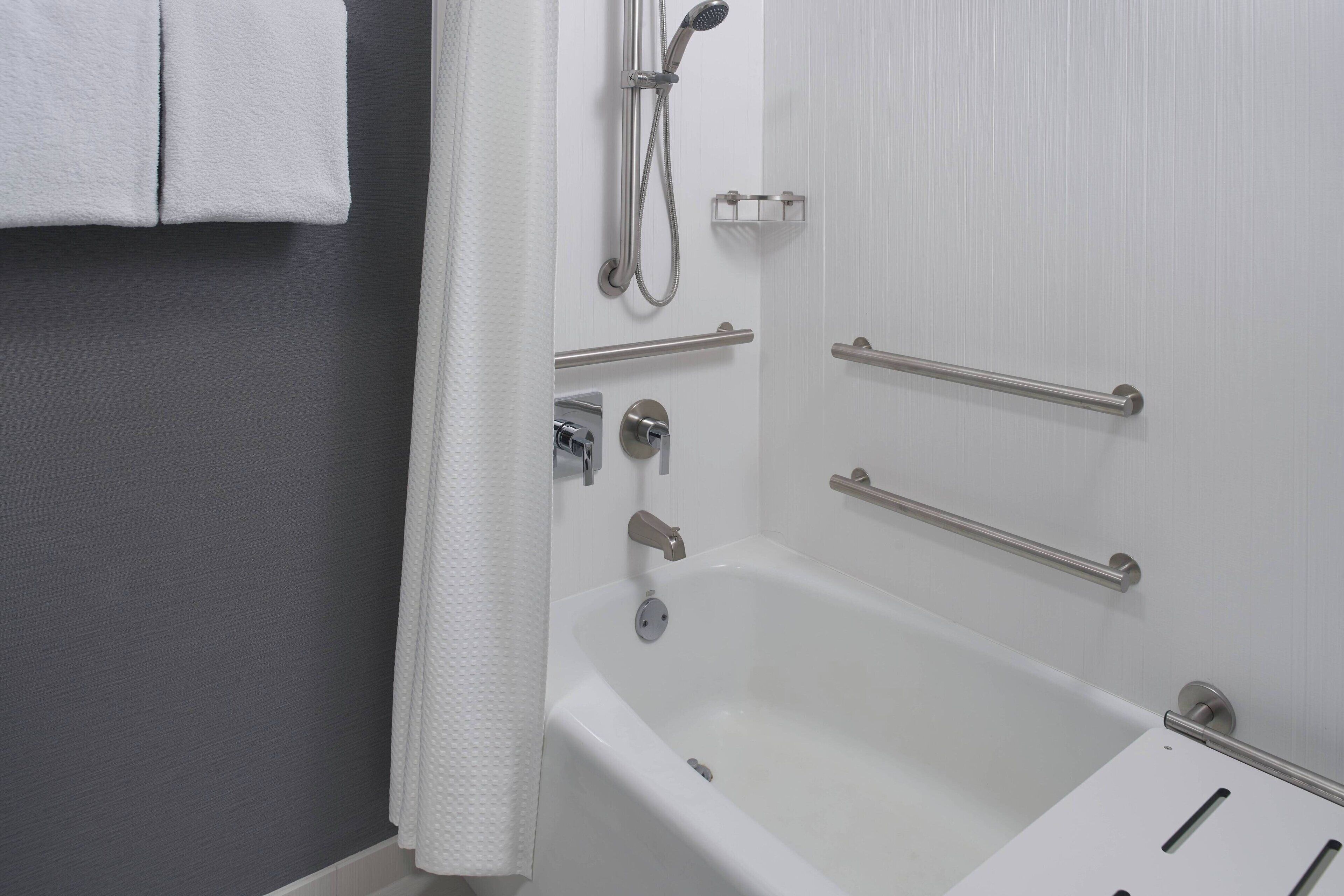 combined shower/bathtub, eco-friendly toiletries, hair dryer, towels