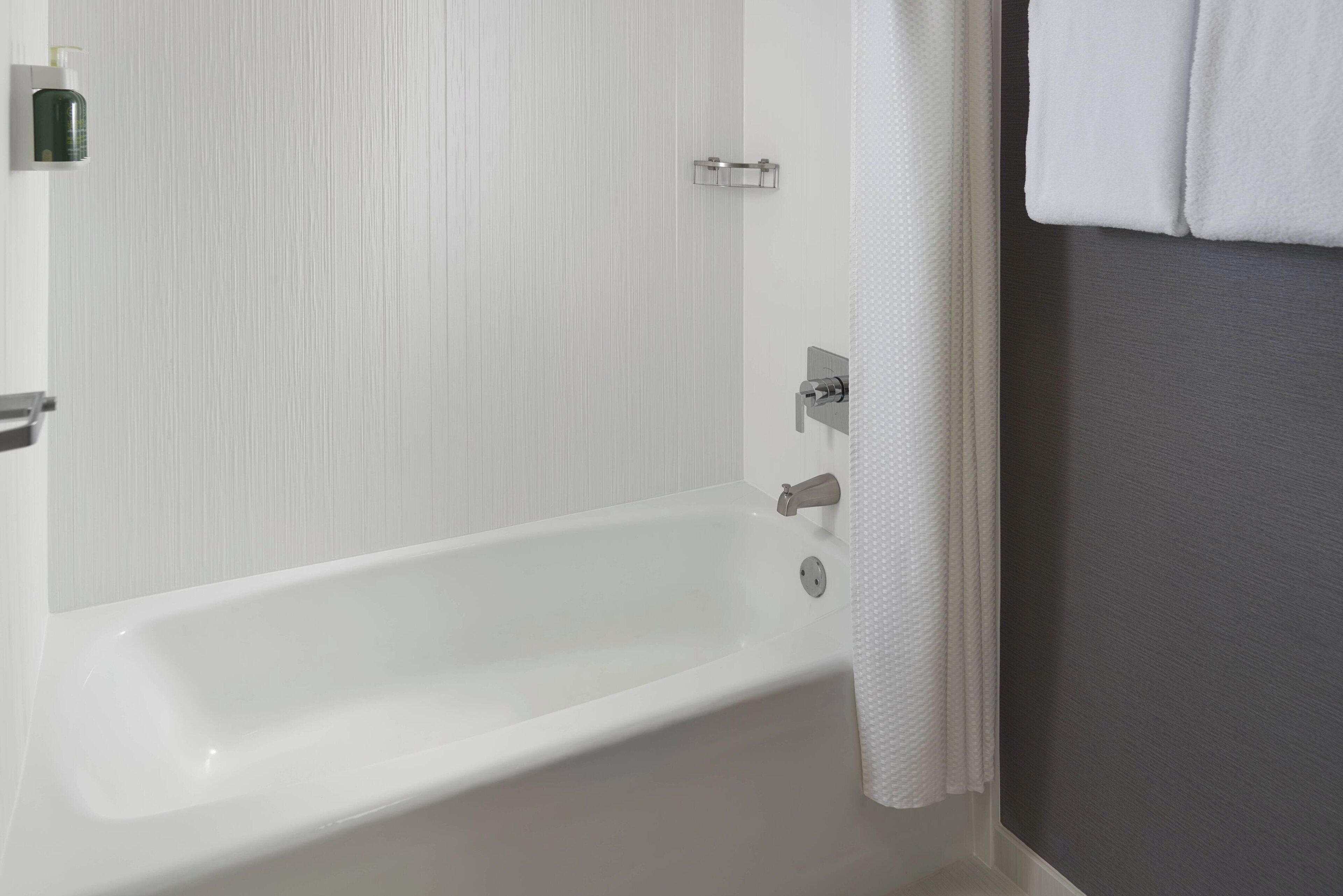 combined shower/bathtub, eco-friendly toiletries, hair dryer, towels