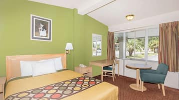 Kamer, 1 queensize bed | Een laptopwerkplek, verduisterende gordijnen, beddengoed