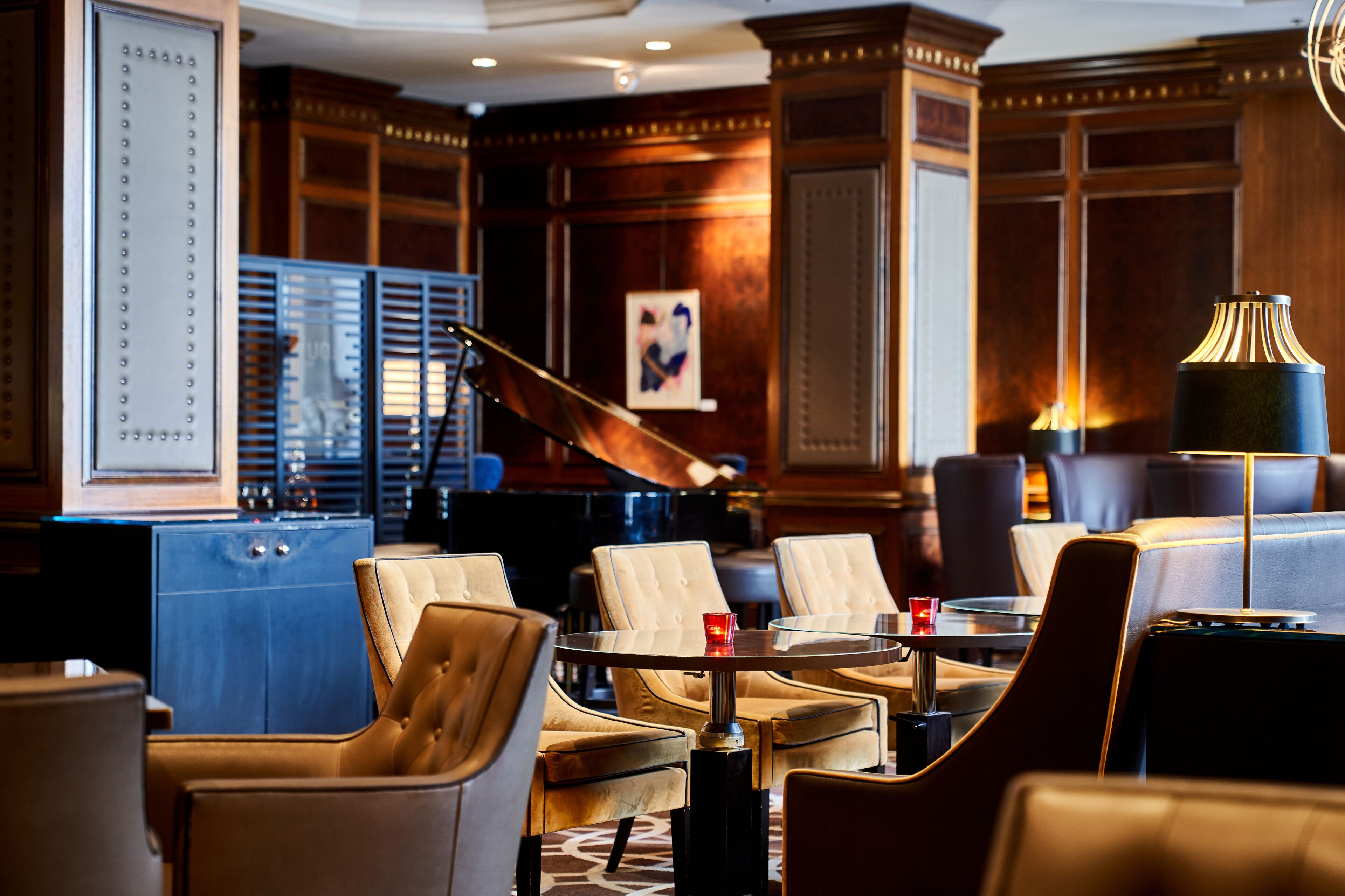 2 restaurants, breakfast, lunch served; local and international cuisine