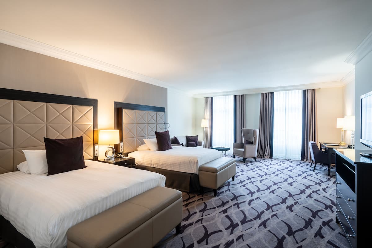 Premium bedding, minibar, in-room safe, desk