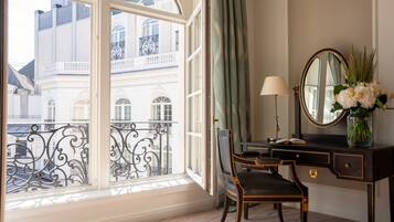 Ropa de cama de alta calidad, minibar, caja fuerte