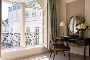 1 bedroom, premium bedding, minibar, in-room safe