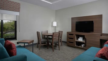 Suite, 1 chambre, non-fumeur | Bureau, rideaux d’obscurcissement, système d’insonorisation