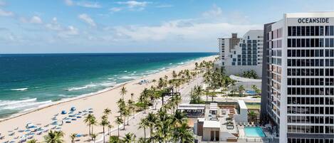 En la playa, arena blanca