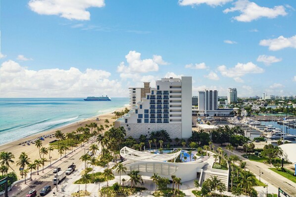 Room, 1 King Bed with Sofa bed, Ocean View, Corner | City view