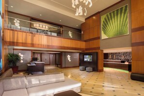2 bars/lounges