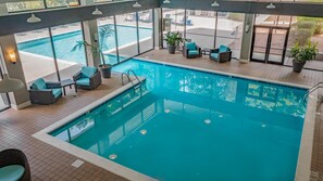 2 piscines couvertes, piscine extérieure (ouverte en saison)