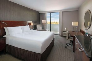 Escrivaninha, espaço de trabalho para notebook, cortinas blackout