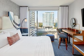 Premium bedding, down comforters, pillowtop beds, in-room safe - Le Méridien St. Louis Clayton (St. Louis)