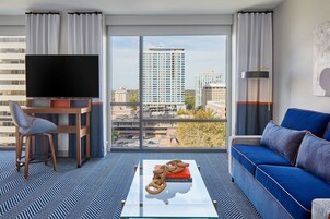 Habitación superior, 1 cama de matrimonio grande con sofá cama | Ropa de cama de alta calidad y edredones de plumas