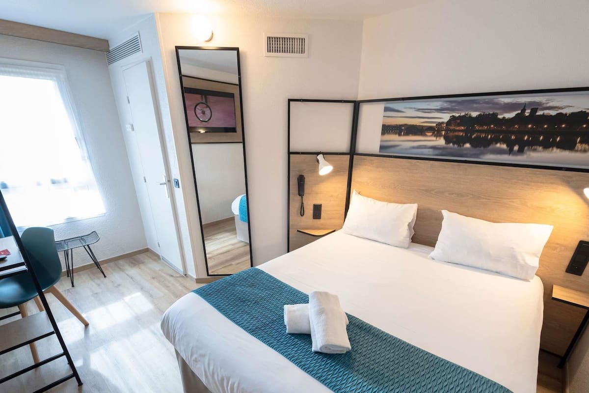 Standard Room, 1 Double Bed | Premium bedding, desk, laptop workspace, blackout curtains