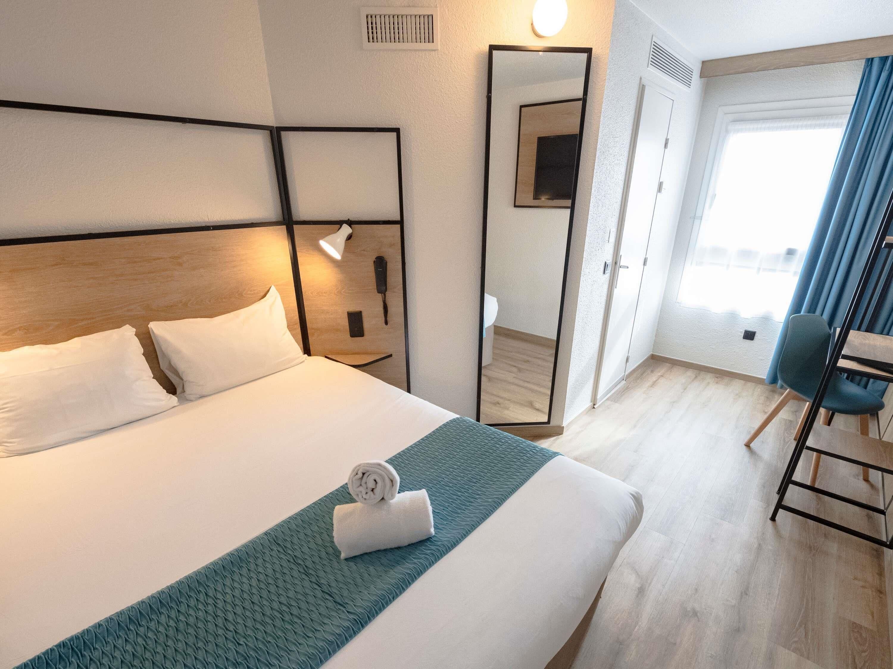 Standard Room, 1 Double Bed | Premium bedding, desk, laptop workspace, blackout drapes