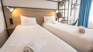 Standard Room, 2 Twin Beds | Premium bedding, desk, laptop workspace, blackout drapes