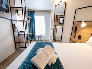 Ropa de cama de alta calidad y escritorio