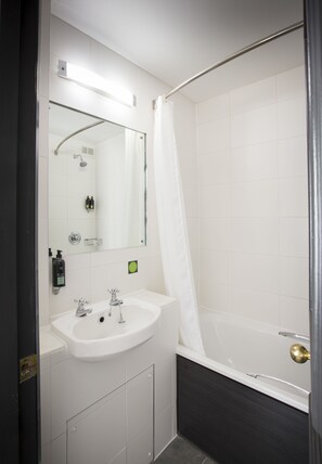 Combined shower/tub, hair dryer, towels