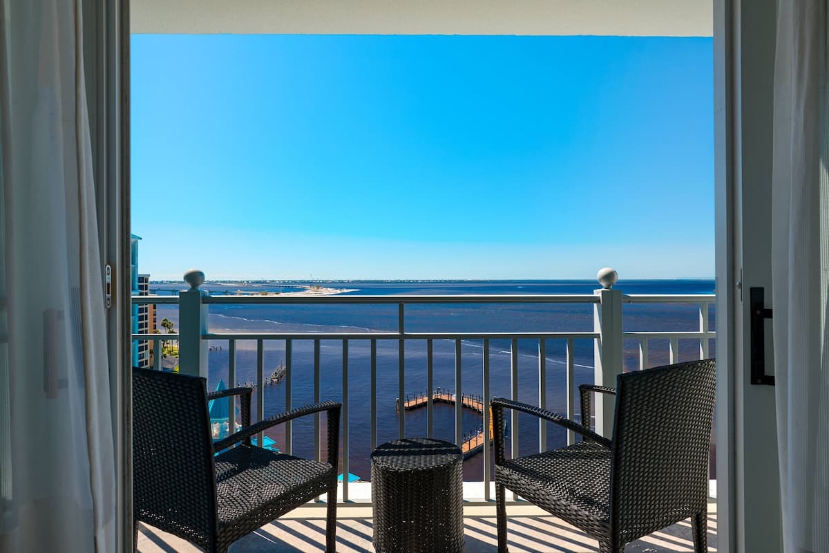 1 bedroom, premium bedding, down duvets, in-room safe