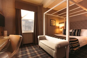 Executive Suite (Castle) | 1 bedroom, hypo-allergenic bedding, minibar, in-room safe