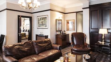 Presidential Suite | Living area | TV