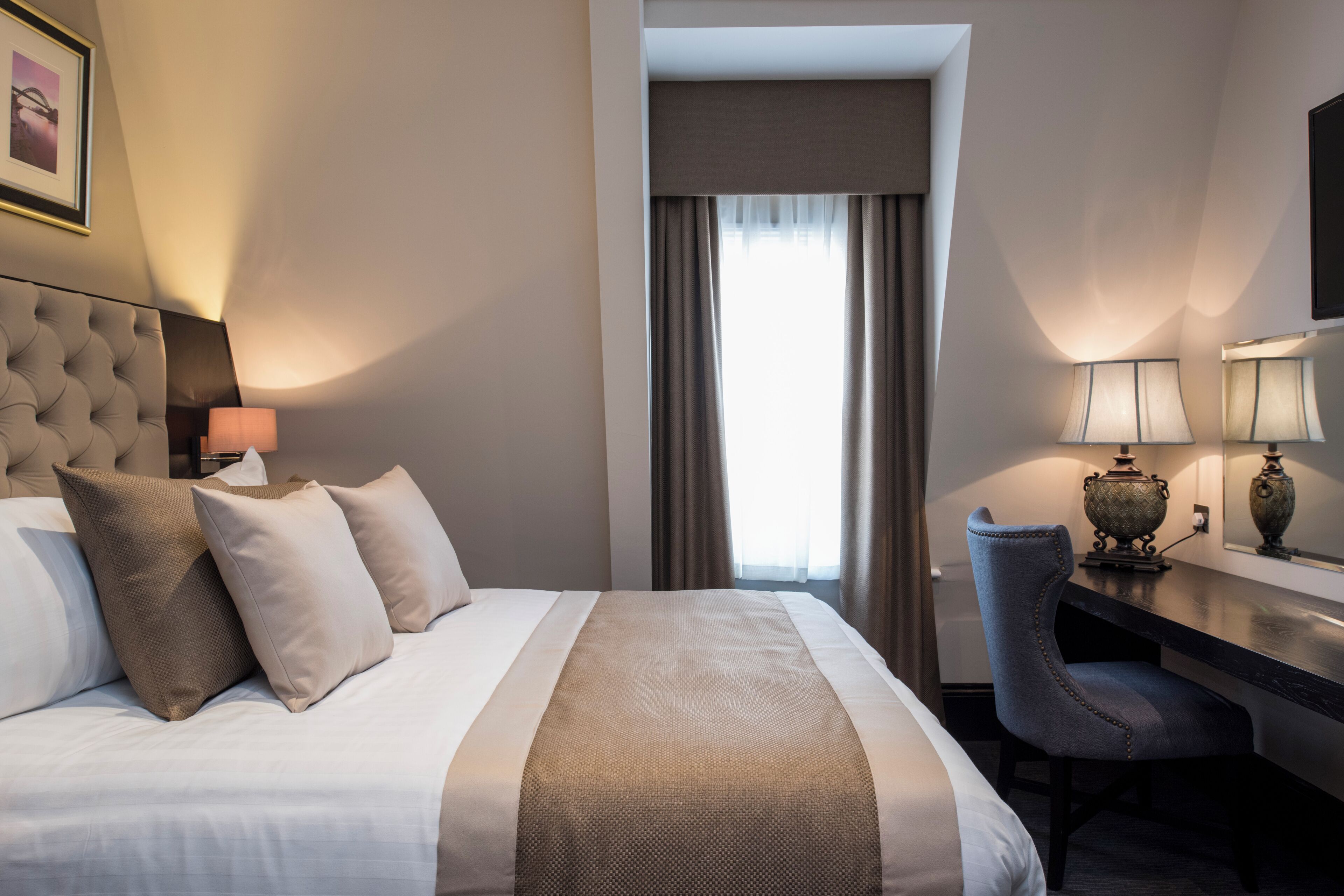 luxury apartment, 2 bedrooms | hypo-allergenic bedding, minibar, in-room safe, desk