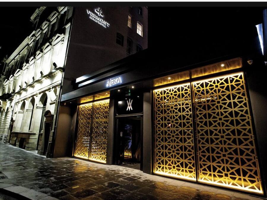 Hypo-allergenic bedding, minibar, in-room safe, desk