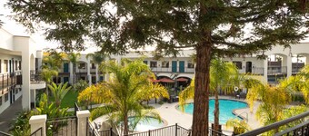 Oxford Suites Pismo Beach
