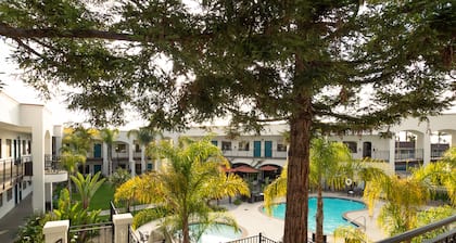 Oxford Suites Pismo Beach