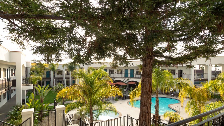 Oxford Suites Pismo Beach