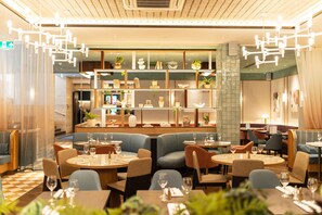 Breakfast and dinner served - DoubleTree by Hilton London Victoria (London)