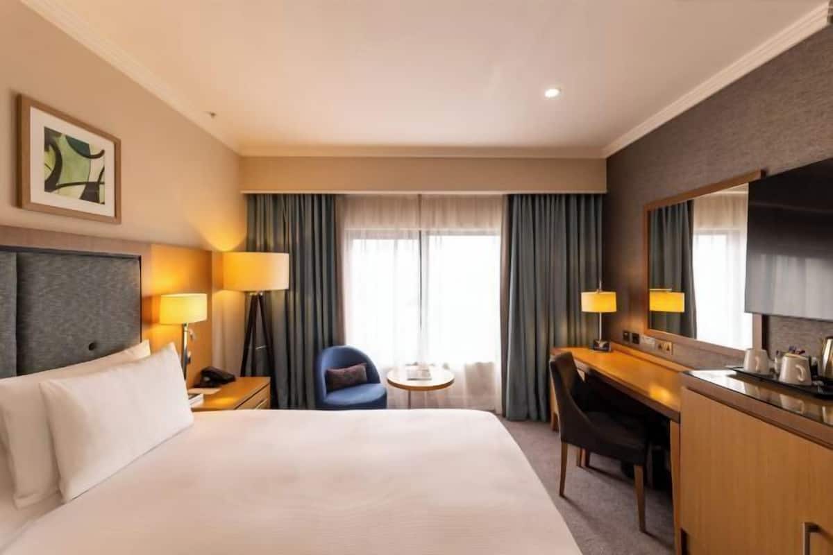 Cofres nos quartos, escrivaninha, espaço de trabalho para notebook