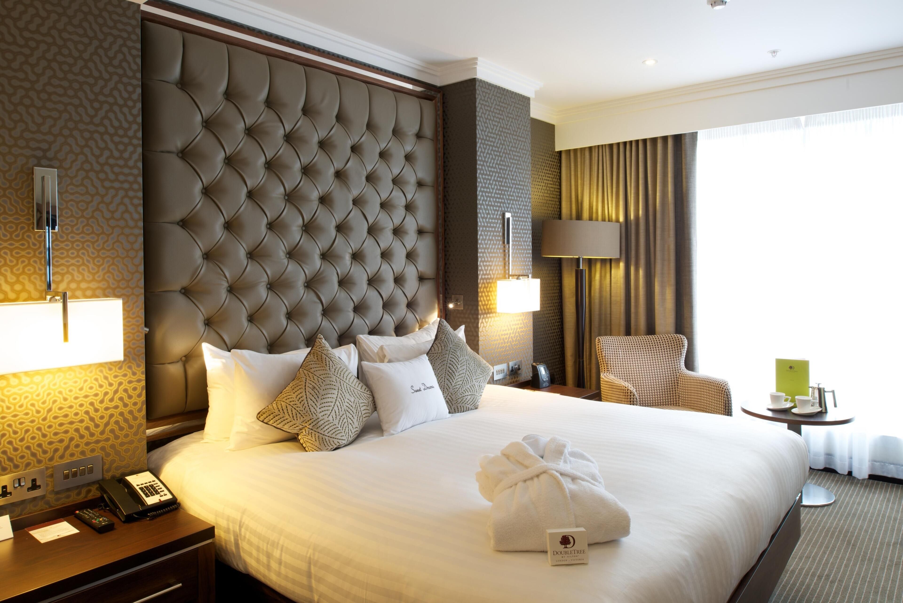 Premium-Zimmer, 1 King-Bett (Deluxe) | Zimmersafe, Schreibtisch, laptopgeeigneter Arbeitsplatz