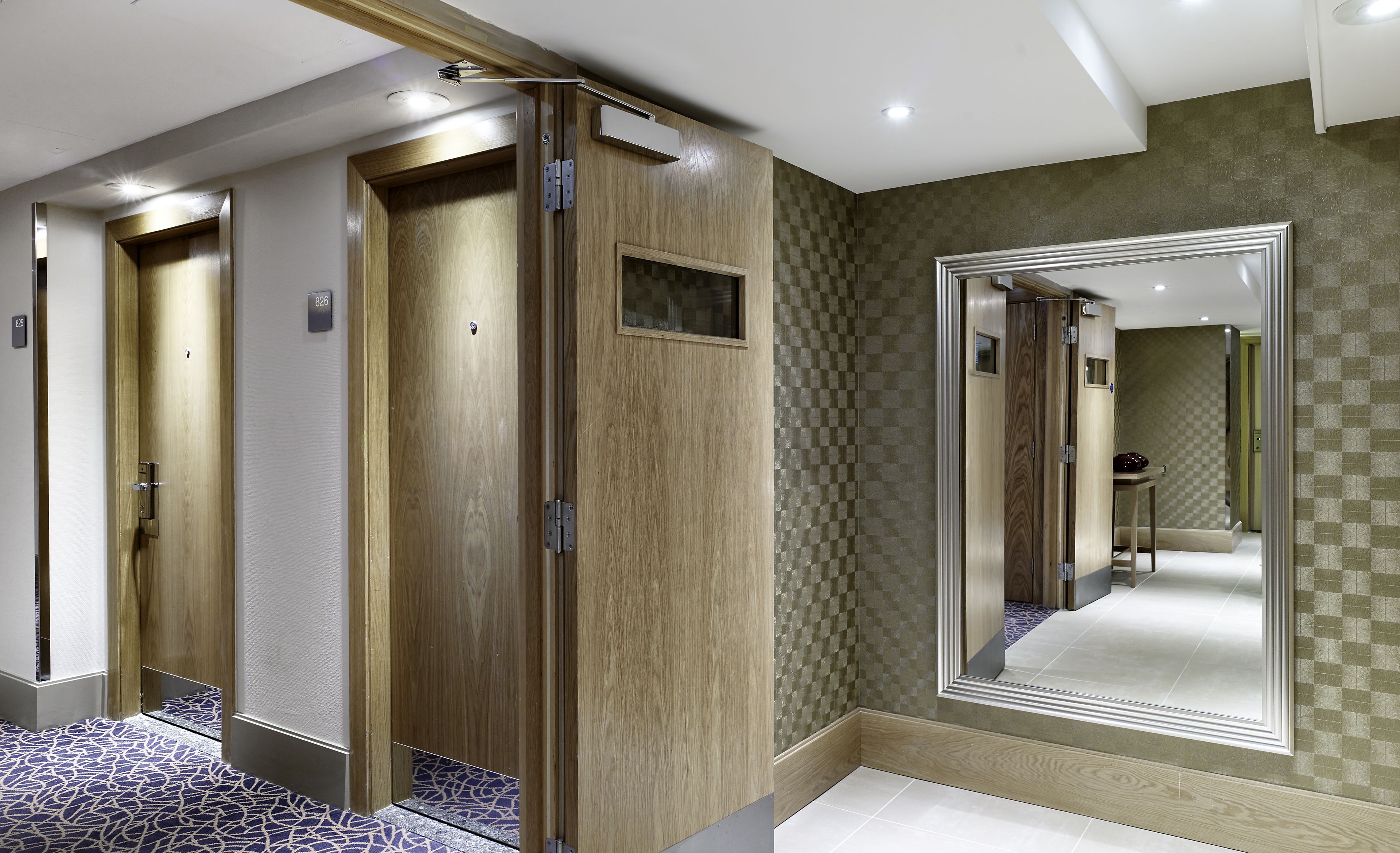 in-room safe, desk, laptop workspace, blackout curtains