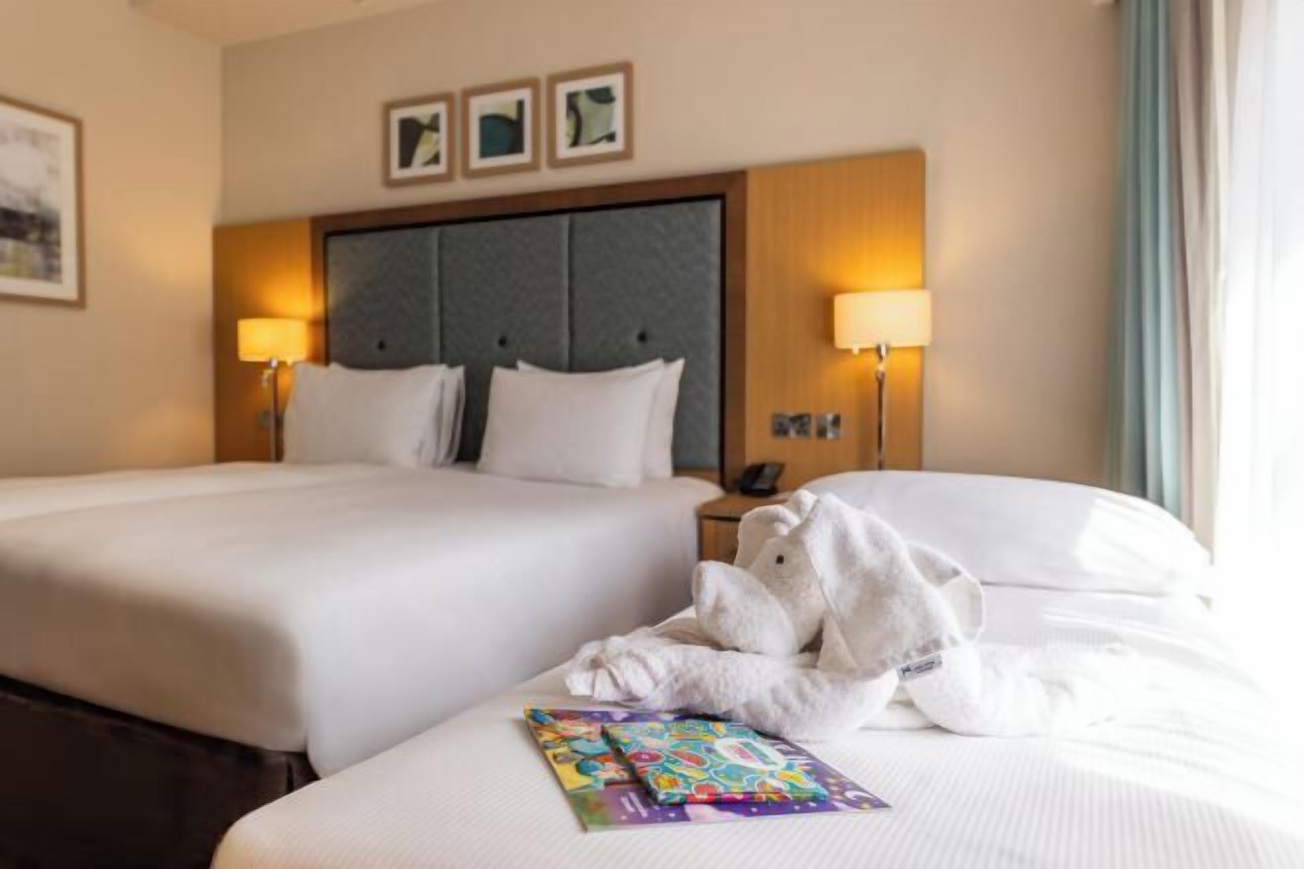 Caja fuerte, escritorio, espacio para trabajar con un portátil