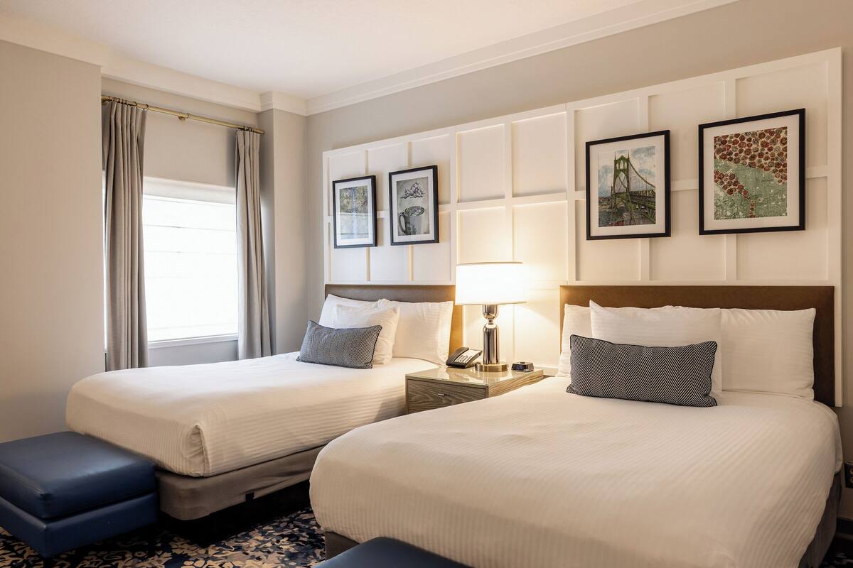 Kamar Deluks, 2 Tempat Tidur Double (Guestroom) | Seprai antialergi, minibar, brankas, dan tirai kedap cahaya