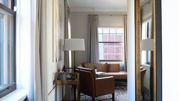 Deluxe Corner King | Hypo-allergenic bedding, minibar, in-room safe, individually decorated