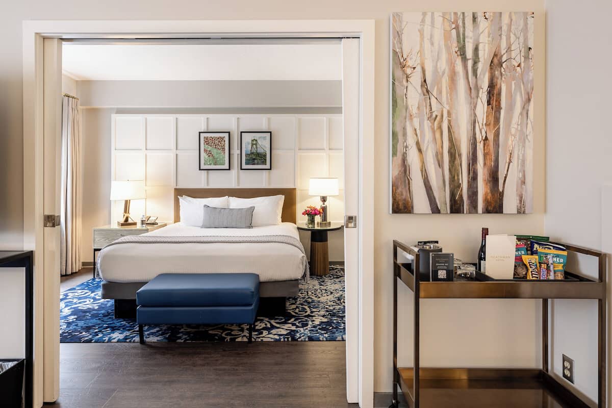 Suite, 1 King Bed with Sofa bed