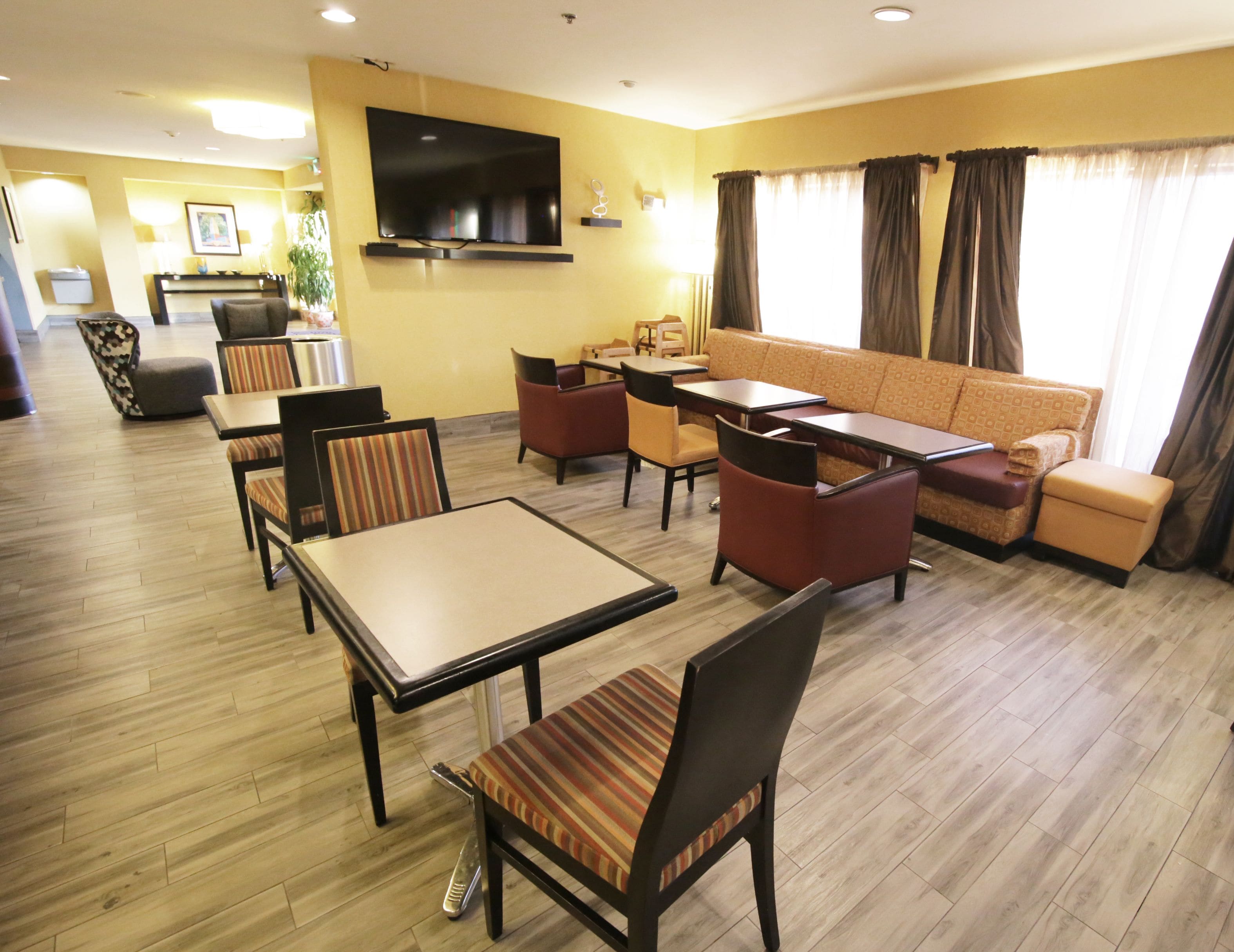 free daily continental breakfast