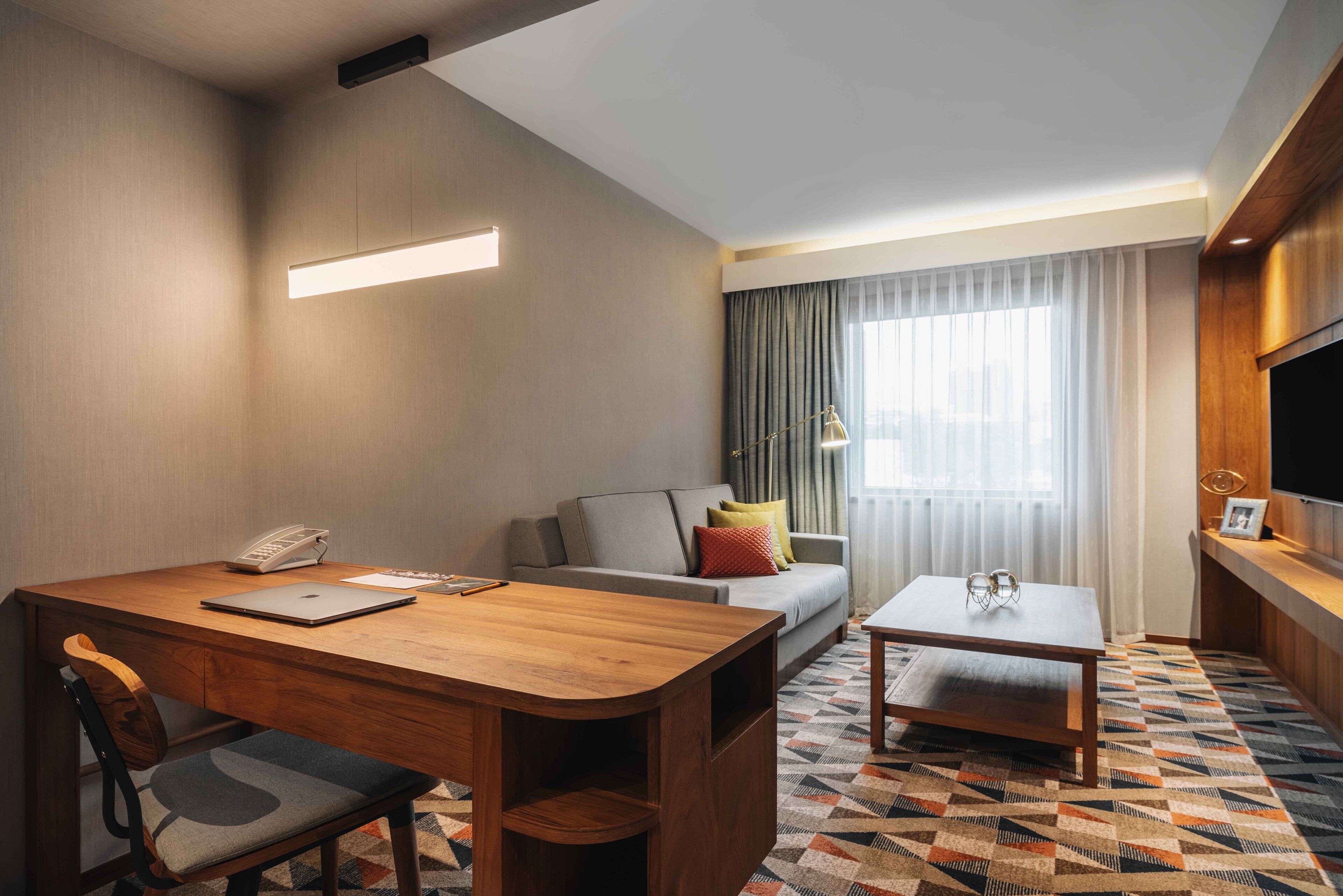 Suite, 1 Queen-Bett, Nichtraucher, Stadtblick | Zimmersafe, Schreibtisch, Verdunkelungsvorhänge, Bügeleisen/Bügelbrett