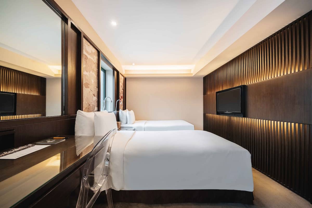 1 bedroom, in-room safe, desk, blackout curtains