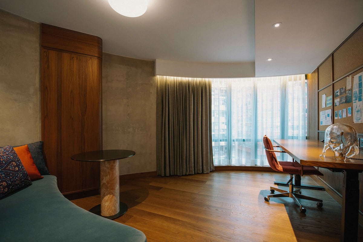 Artist Studio (Suite with Buffet Breakfast) | 1 bedroom, in-room safe, desk, blackout drapes