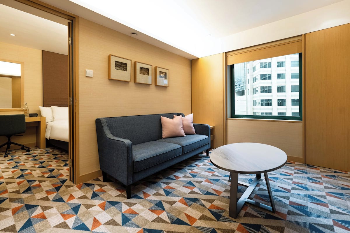 Classic Suite (Suite with Buffet Breakfast) | Living room