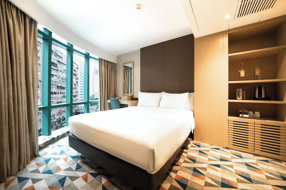 1 bedroom, in-room safe, desk, blackout curtains