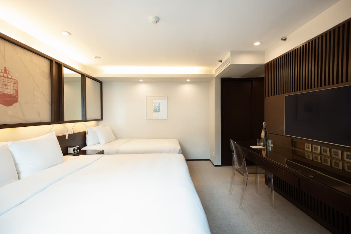 Trio | 1 bedroom, in-room safe, desk, blackout drapes