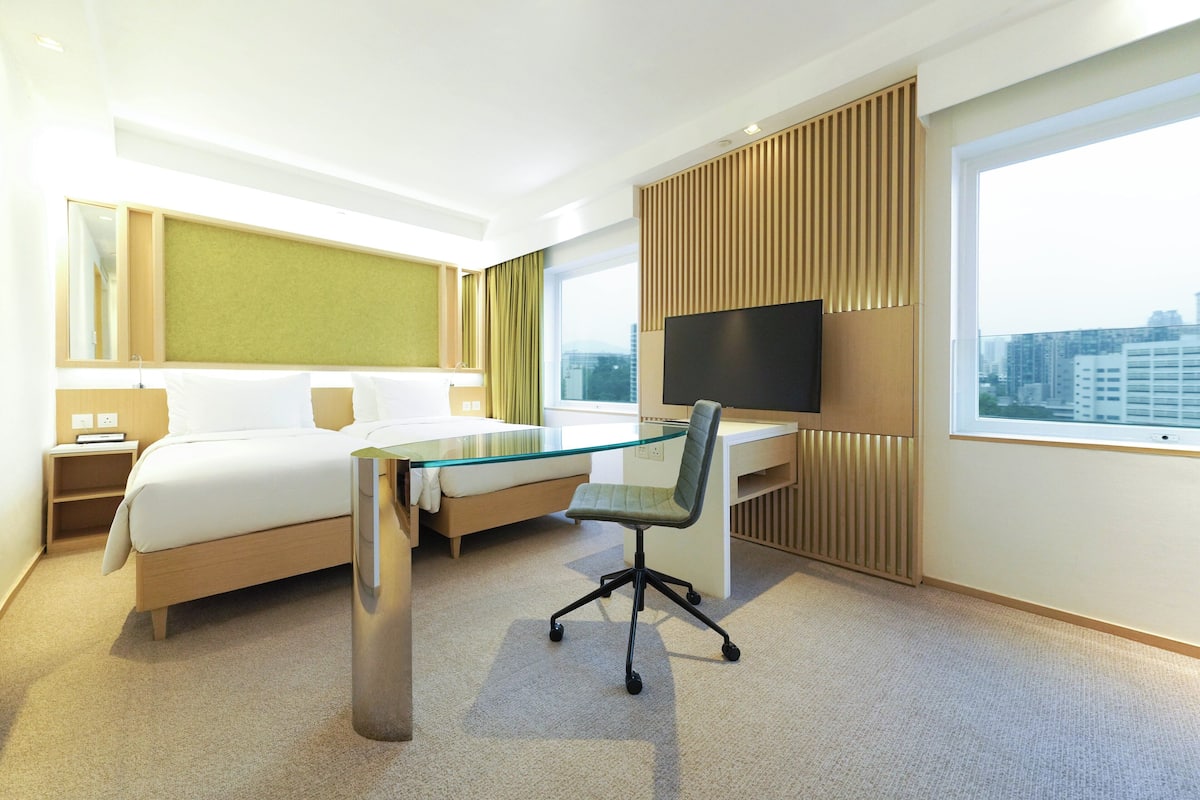 1 bedroom, in-room safe, desk, blackout curtains
