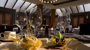 Déjeuner, dîner, souper et brunch servis sur place