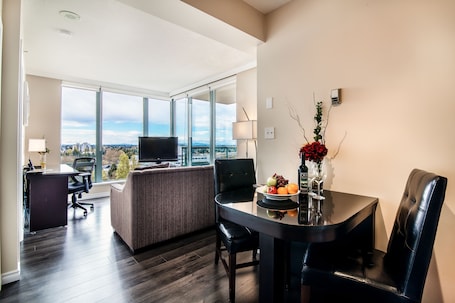 42-inch LCD TV with cable channels, TV. Executive Hotel Vancouver Airport