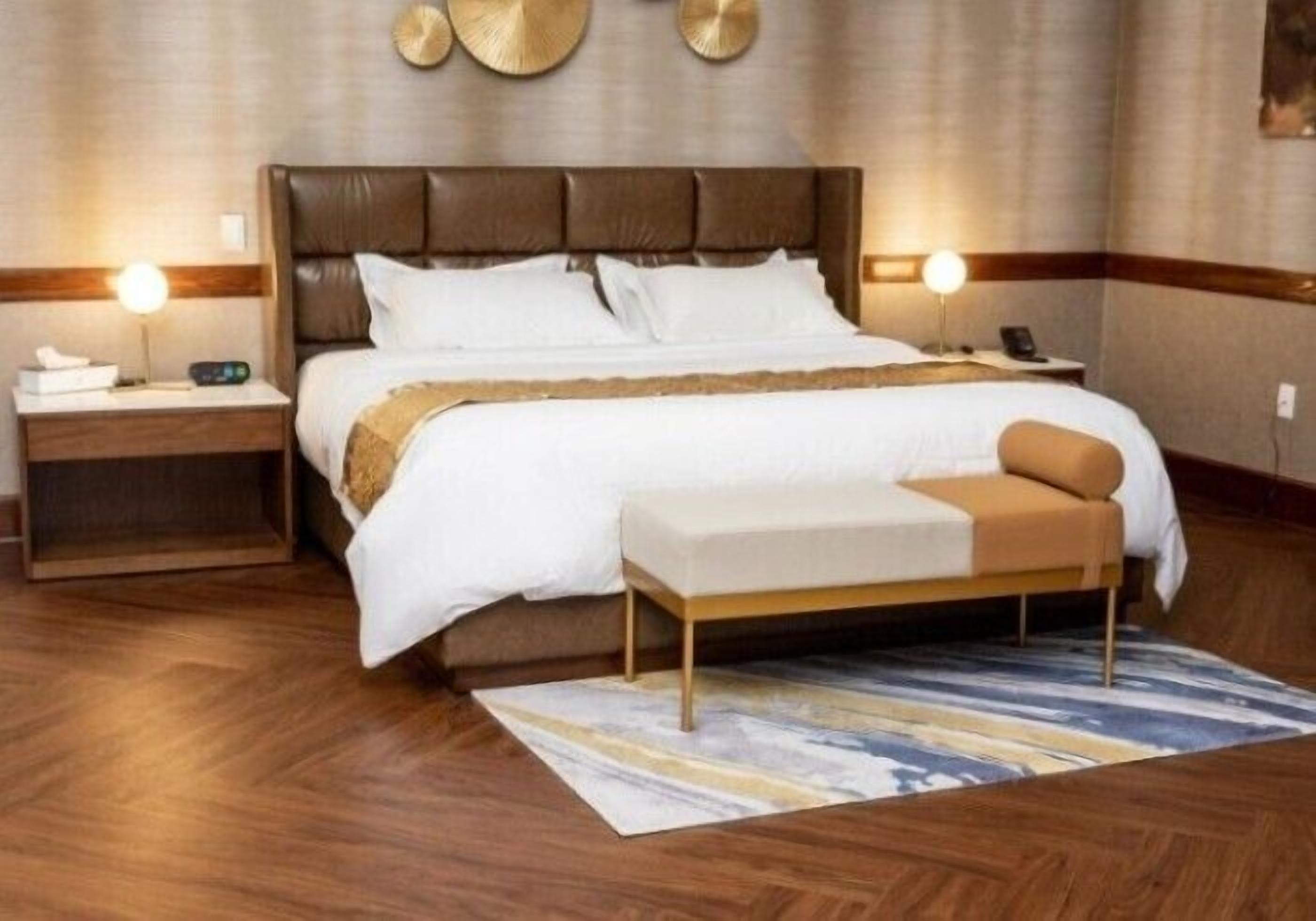 Deluxe Room, 1 King Bed, Patio | In-room safe, desk, iron/ironing board, free WiFi