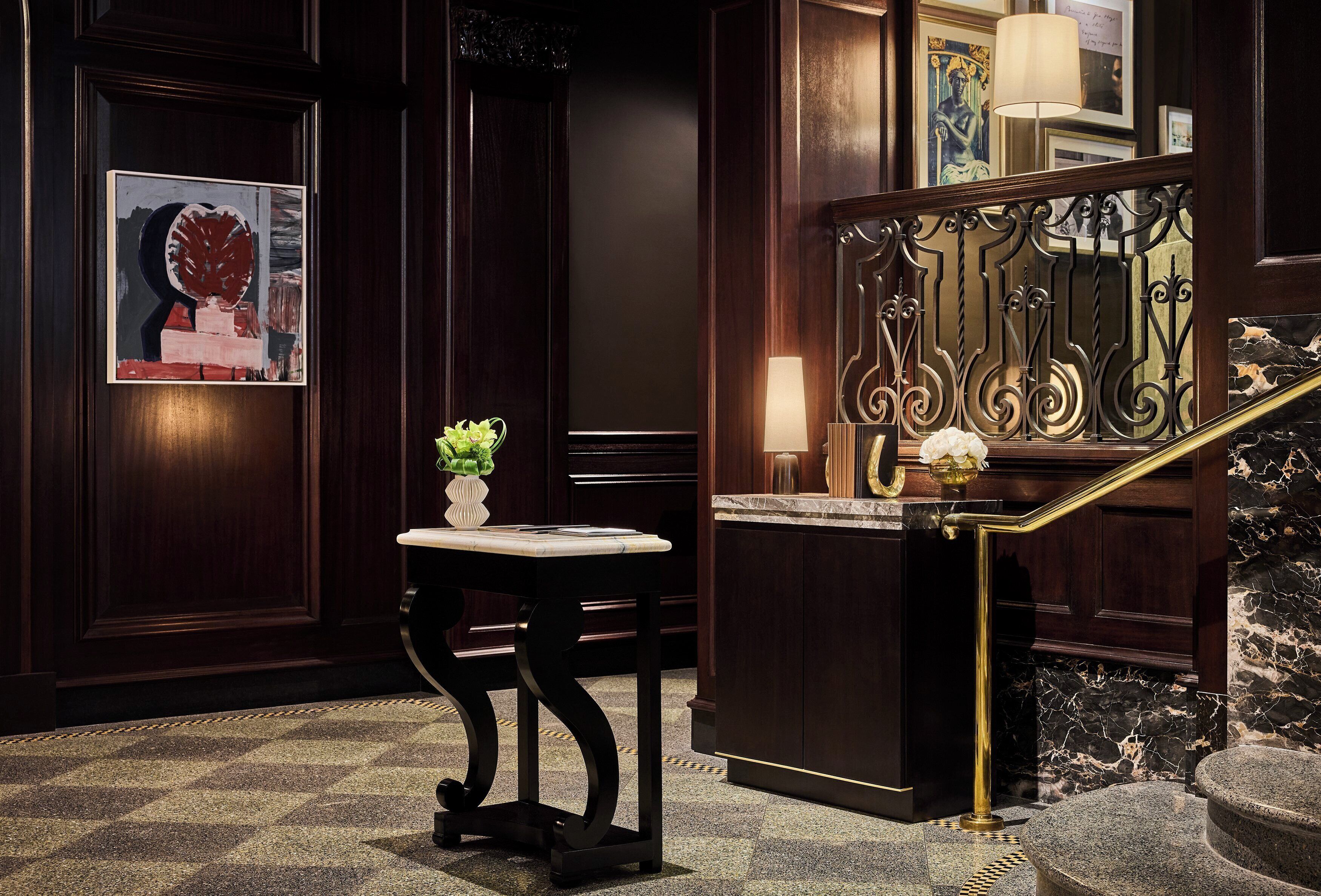 5 restaurants, breakfast, lunch, dinner served; fusion cuisine