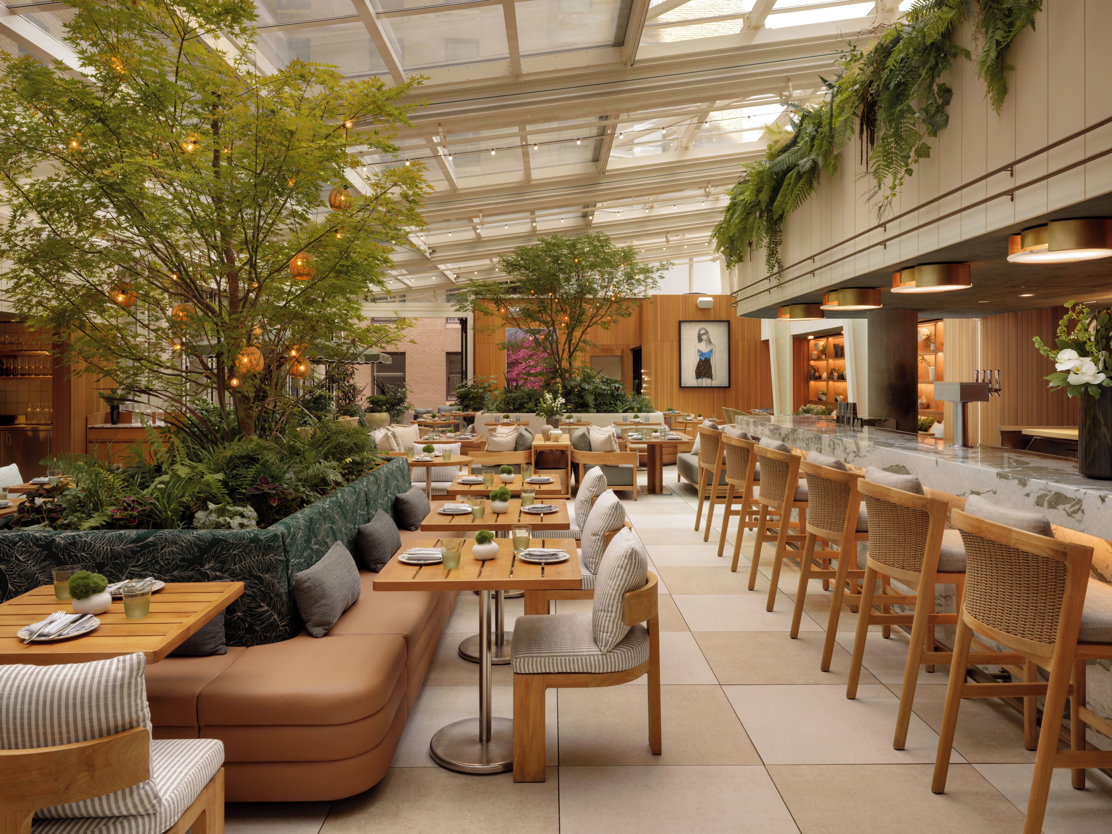 5 restaurants; breakfast, lunch, dinner and brunch served 