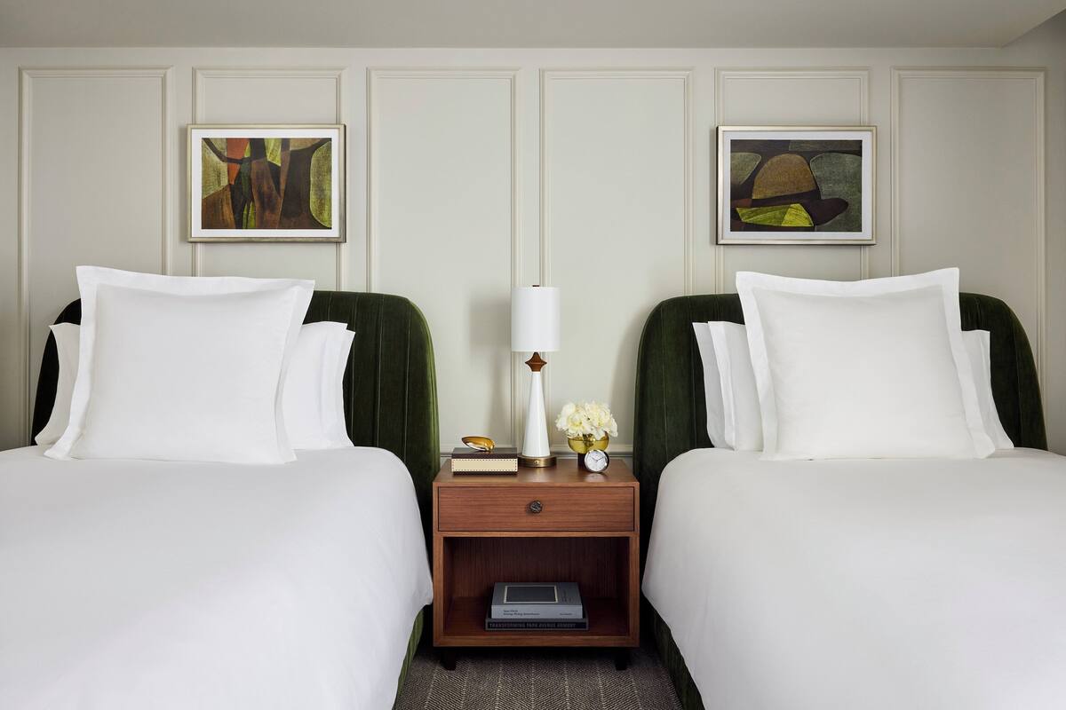 Superior Two Doubles City View | Cadar Frette Itali, peralatan tempat tidur premium, gebar bulu kapas 